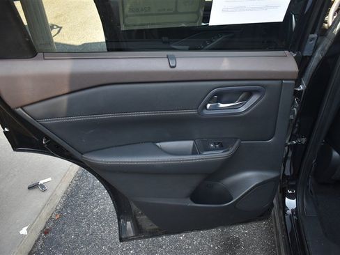 Used 2023 Nissan Rogue SV w/ SV Premium B Package AWD/4WD image 23