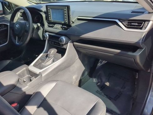 Used 2022 Toyota RAV4 XLE Premium image 12