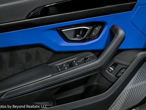 Used 2023 Lamborghini Urus S image 16