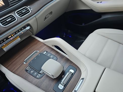 New 2026 Mercedes-Benz GLS 450 4MATIC image 27