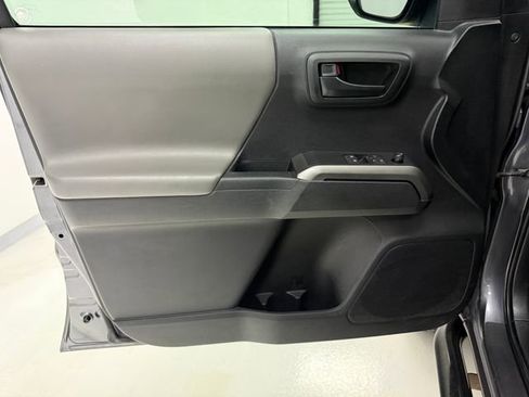 Used 2022 Toyota Tacoma SR5 w/ SR5 Appearance Package (SM) AWD/4WD image 29