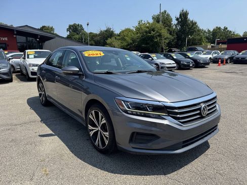 Used 2021 Volkswagen Passat 2.0T SE FWD image 3