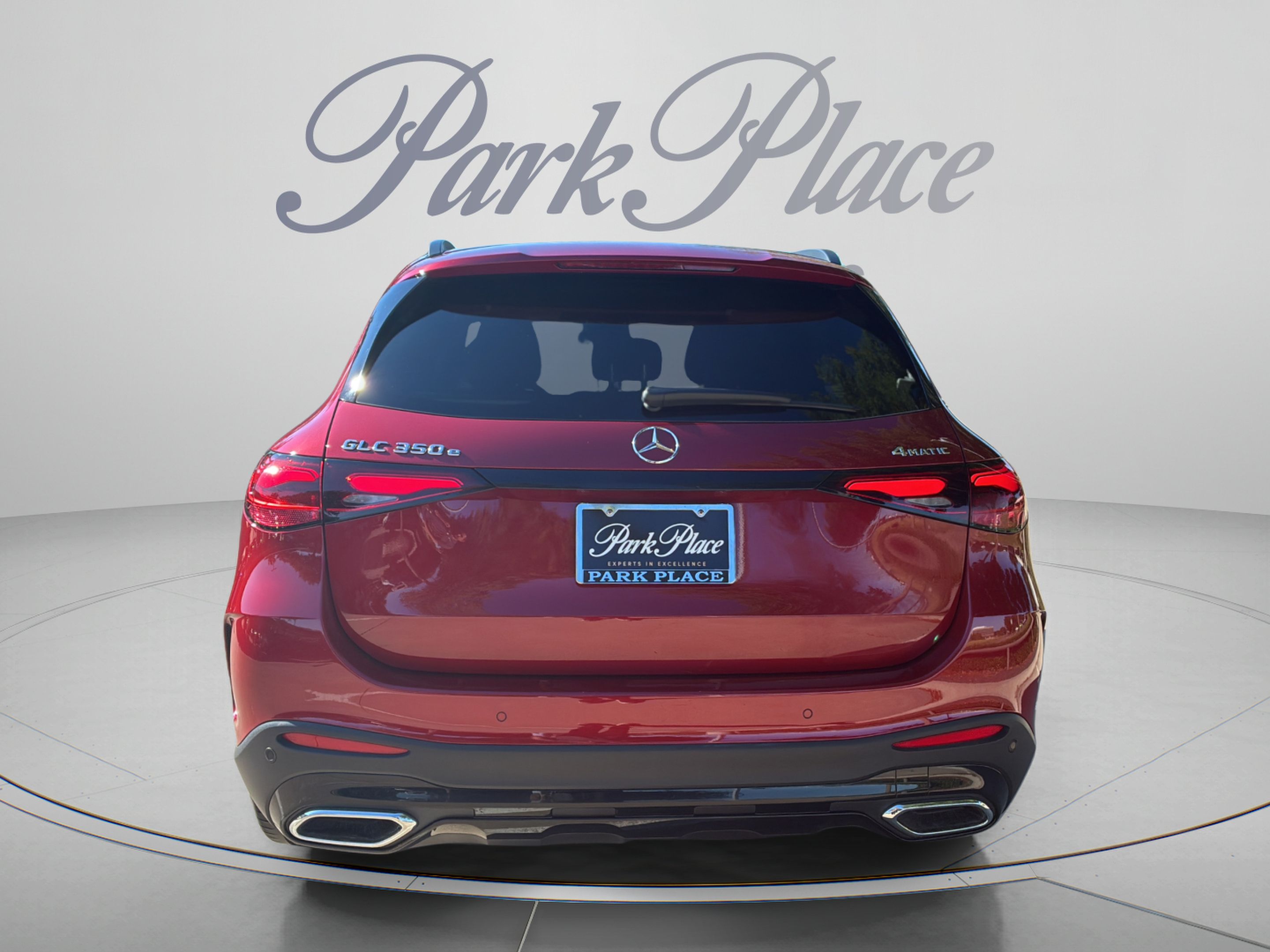 Used 2025 Mercedes-Benz GLC 350e 4MATIC image 4