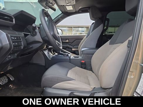 Used 2025 Toyota Tacoma TRD Sport AWD/4WD image 7