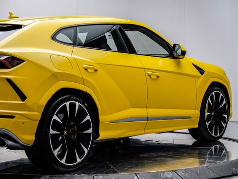 Used 2021 Lamborghini Urus AWD/4WD image 18