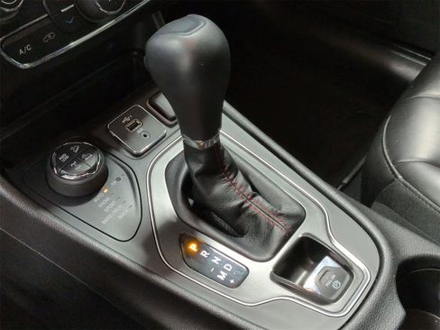 Certified 2019 Jeep Cherokee Trailhawk w/ Cold Weather Group image 32