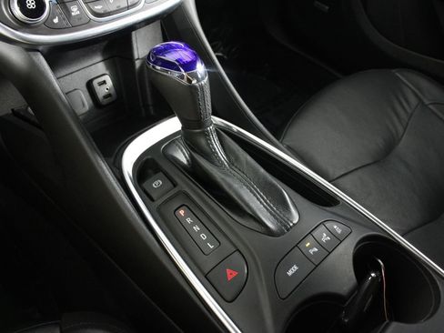 Used 2018 Chevrolet Volt Premier w/ Driver Confidence Package image 18