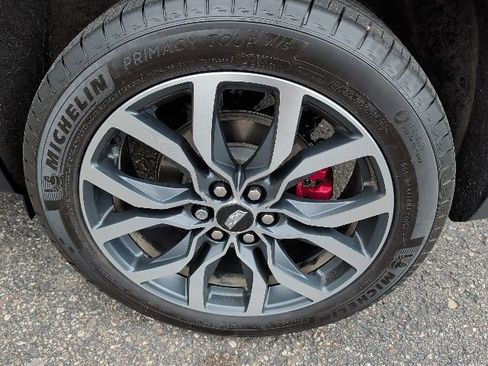 Used 2025 Cadillac XT5 Sportv w/ Technology Package image 3