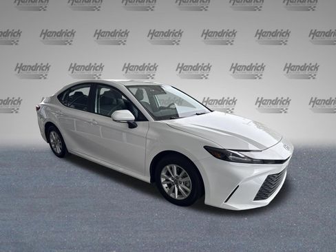 Used 2025 Toyota Camry LE image 2