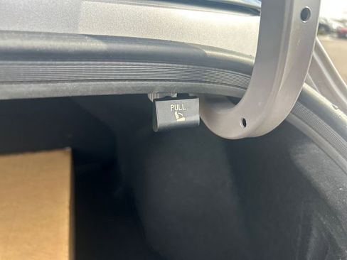 Used 2025 Hyundai Elantra SEL FWD image 27