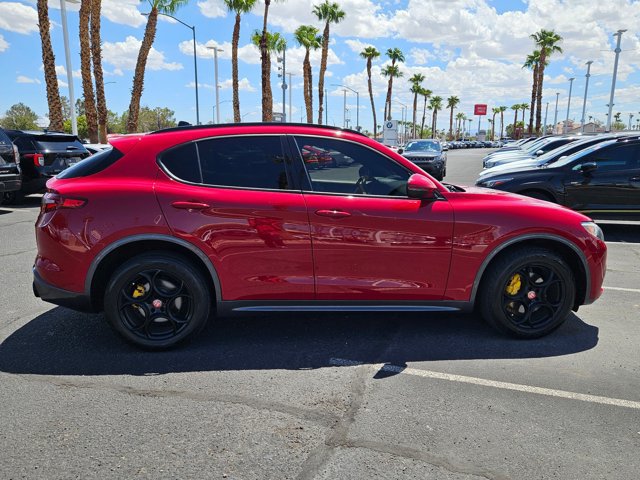 Used 2022 Alfa Romeo Stelvio Ti w/ Active Assist Plus Package AWD/4WD image 4