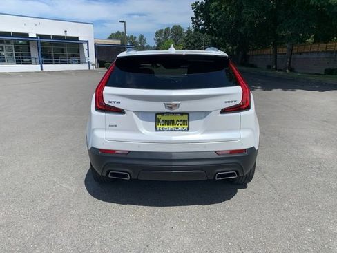 Used 2022 Cadillac XT4 Luxury w/ Cold Weather Package AWD/4WD image 4