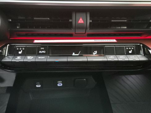 Used 2024 Toyota Prius Prime image 43