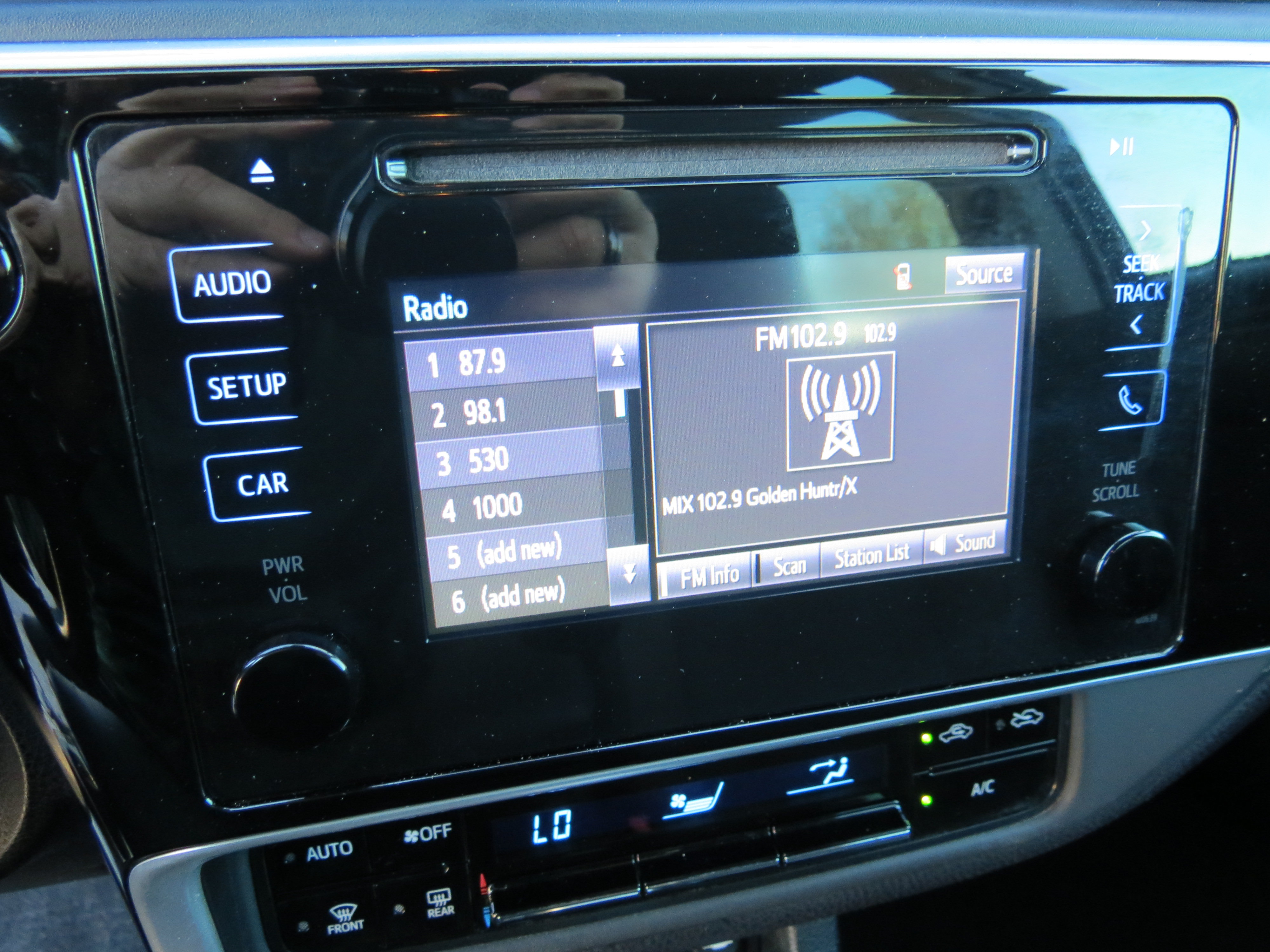 Used 2017 Toyota Corolla LE FWD image 22