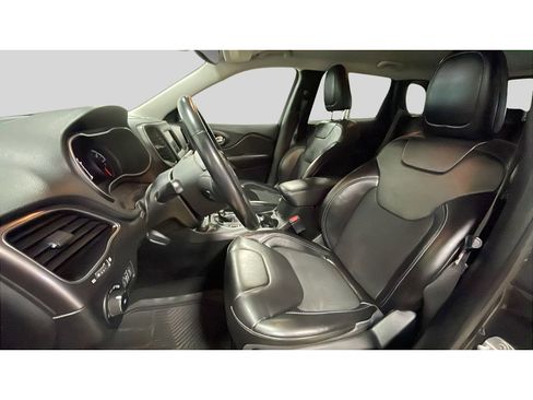 Used 2021 Jeep Cherokee Latitude Plus image 12