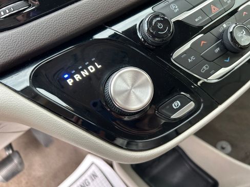 Used 2020 Chrysler Pacifica Touring-L image 24