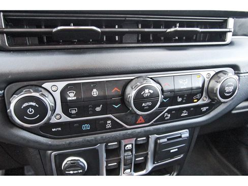 Used 2024 Jeep Wrangler Unlimited Sahara w/ Technology Group AWD/4WD image 26