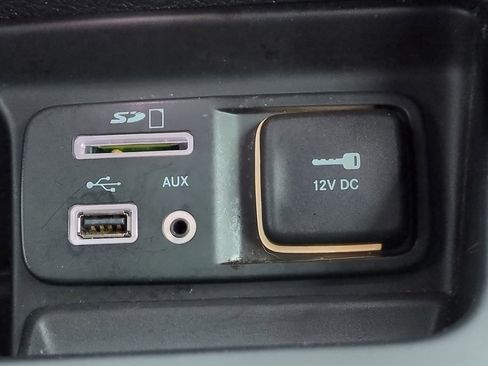 Used 2016 Jeep Cherokee Latitude w/ Comfort/Convenience Group image 35