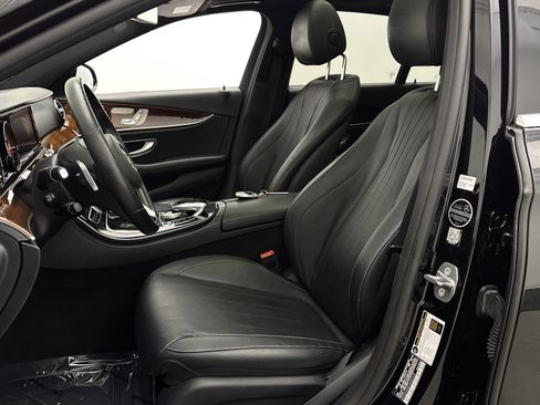Used 2018 Mercedes-Benz E 400 4MATIC Sedan w/ Premium 1 Package image 16