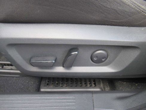 Used 2023 Nissan Rogue SV image 19