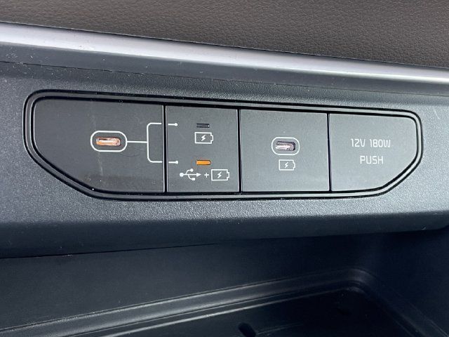 Used 2025 Kia Carnival FWD image 19