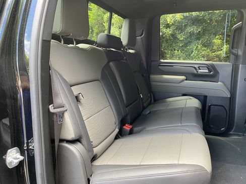Used 2025 Chevrolet Silverado 2500 ZR2 w/ Technology Package AWD/4WD image 40