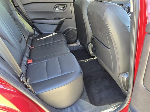 Used 2024 Nissan Rogue SV w/ SV Premium Package image 15