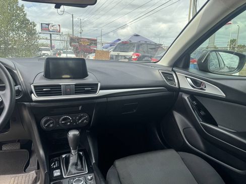 Used 2018 MAZDA MAZDA3 Sport FWD image 4