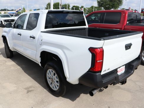 Used 2026 Toyota Tacoma SR AWD/4WD image 7