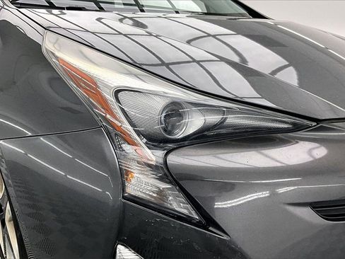 Used 2016 Toyota Prius Three Touring image 28