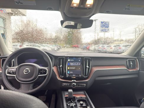Used 2023 Volvo XC60 B5 Plus w/ Climate Package image 10