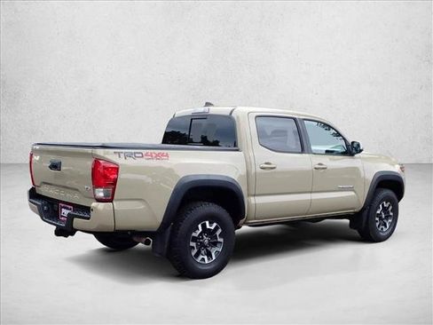 Used 2017 Toyota Tacoma TRD Off-Road w/ Premium & Technology Package AWD/4WD image 4