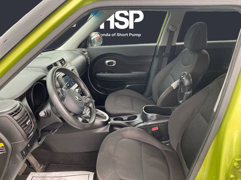 Used 2018 Kia Soul w/ Option Group 020 FWD image 9