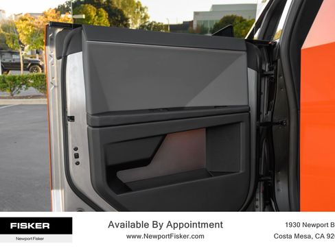 Used 2024 Tesla Cybertruck AWD Crew Cab image 16
