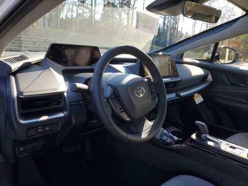 New 2026 Toyota Prius LE image 14