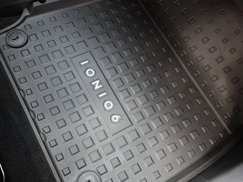 Certified 2025 Hyundai Ioniq 6 SEL image 12