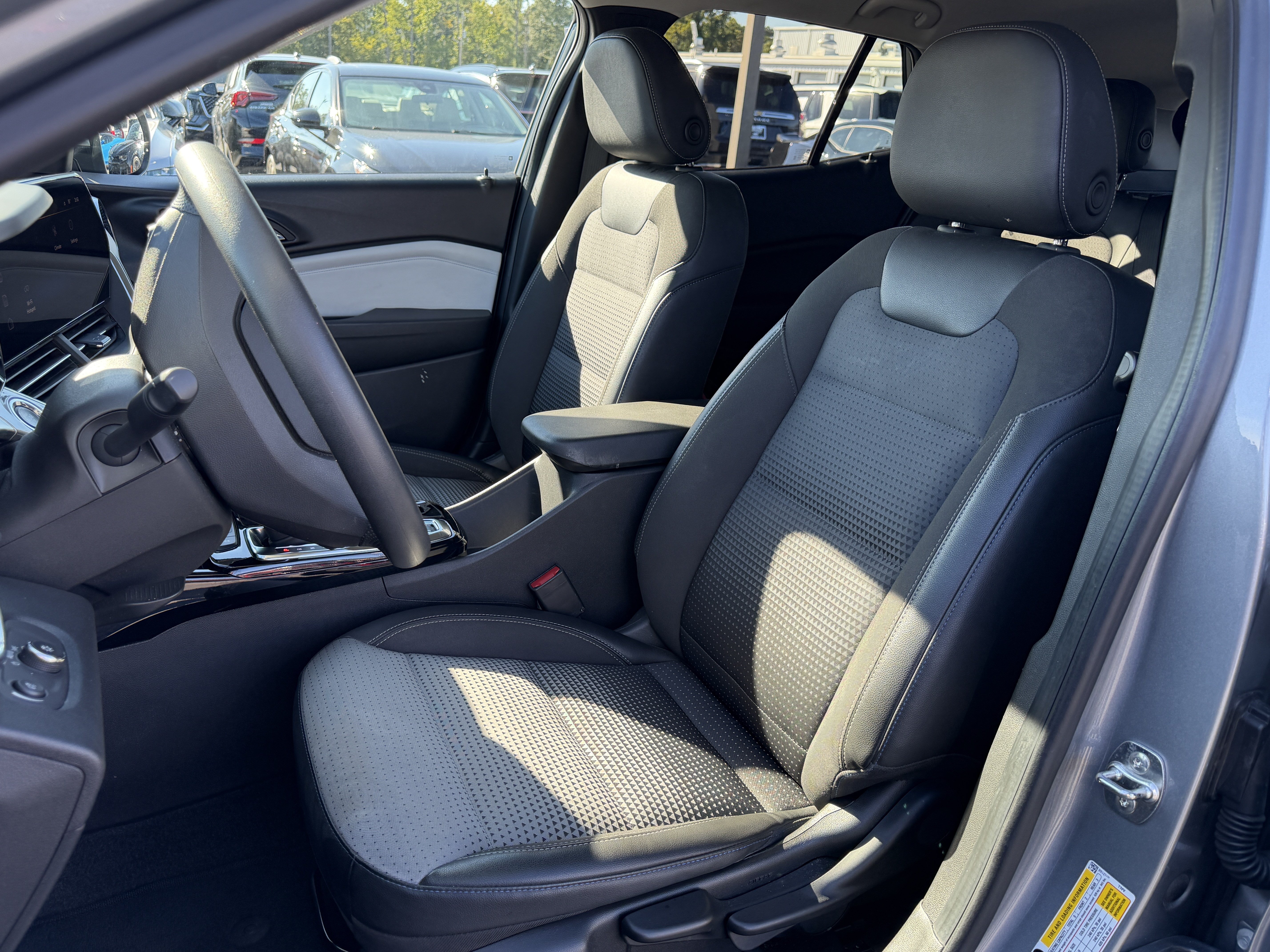 Used 2024 Chevrolet Trax LT FWD image 16