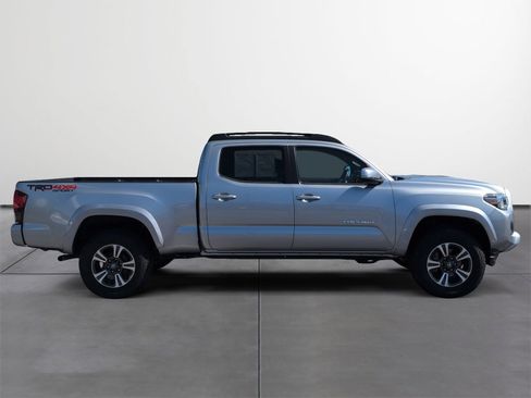 Used 2018 Toyota Tacoma TRD Sport image 6
