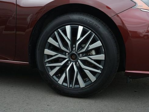 Used 2024 Nissan Altima 2.5 SV image 5