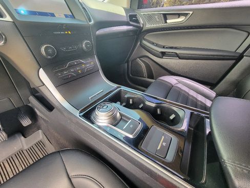Used 2020 Ford Edge SEL FWD image 23