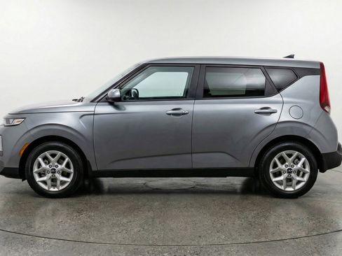 Used 2025 Kia Soul LX w/ LX Technology Package image 5