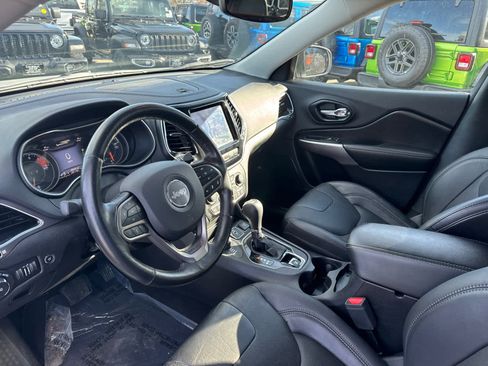 Used 2021 Jeep Cherokee Limited image 12