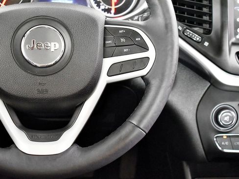 Used 2017 Jeep Cherokee Trailhawk w/ Comfort/Convenience Group image 41