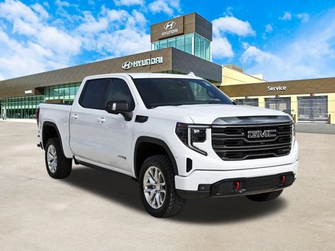 Used 2024 GMC Sierra 1500 AT4 w/ AT4 Premium Package AWD/4WD image 3