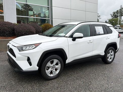 Used 2020 Toyota RAV4 XLE FWD image 1