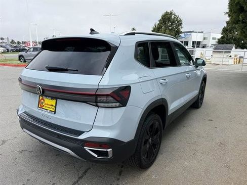 New 2025 Volkswagen Taos SE image 6