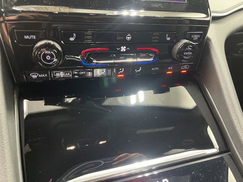 New 2025 Jeep Grand Cherokee Altitude image 15