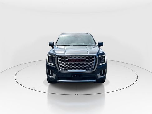Used 2021 GMC Yukon Denali w/ Advanced Technology Package AWD/4WD image 3