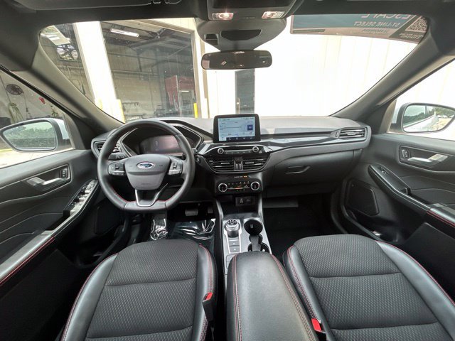 Used 2025 Ford Escape ST-Line Select AWD/4WD image 18