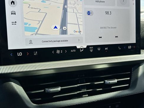 Used 2025 Ford Explorer ST-Line w/ Premium Package image 17